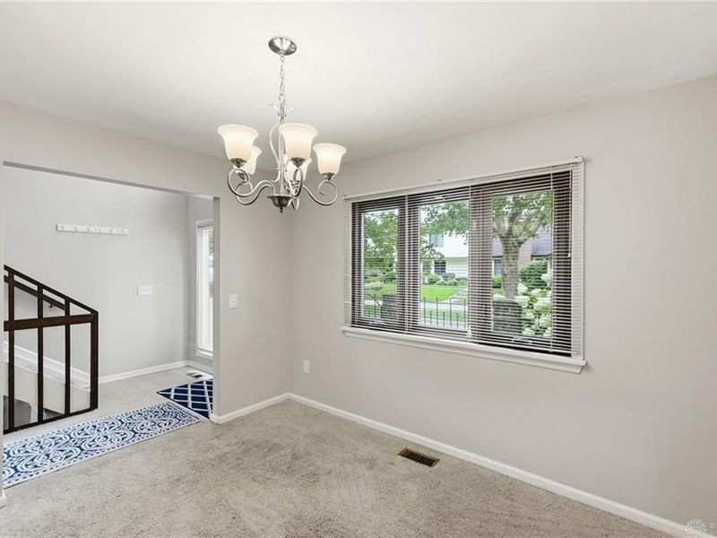 6852 Olde Greenbrier Lane, Centerville, OH 45459 Photo 8