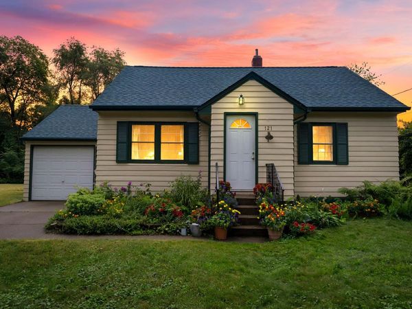 121 6th Avenue NE, Cambridge, MN 55008