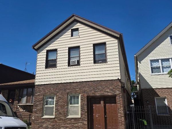 3030 S Poplar Avenue , Chicago, IL 60608
