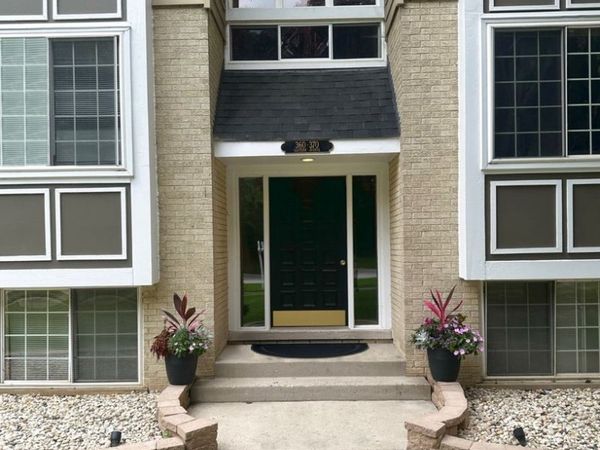 370 Eastern Avenue, Unit 370, Barrington, IL 60010