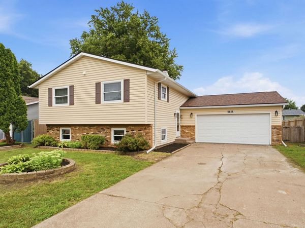 6511 Kelling Street , Davenport, IA 52806