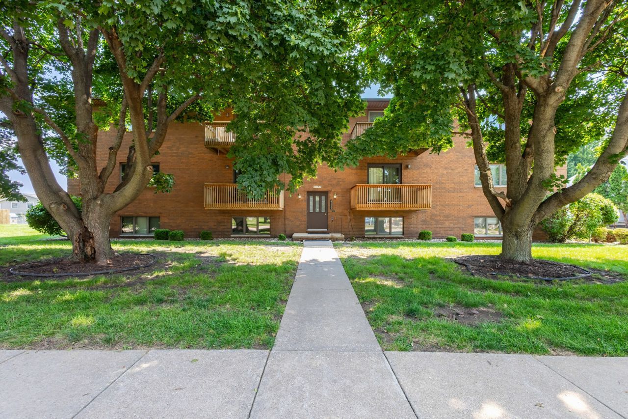 4195 Fairview Drive , Unit 1, Bettendorf, IA 52722 Main Photo