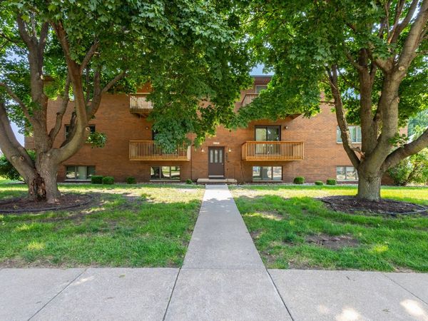 4195 Fairview Drive , Unit 1, Bettendorf, IA 52722