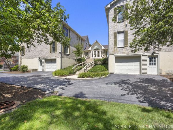 528 Pershing Avenue, Unit E, Glen Ellyn, IL 60137
