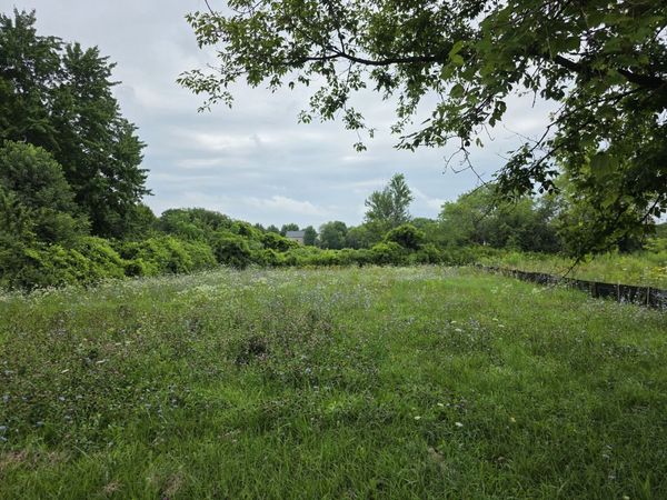 975 Belle Plaine Avenue , Gurnee, IL 60031