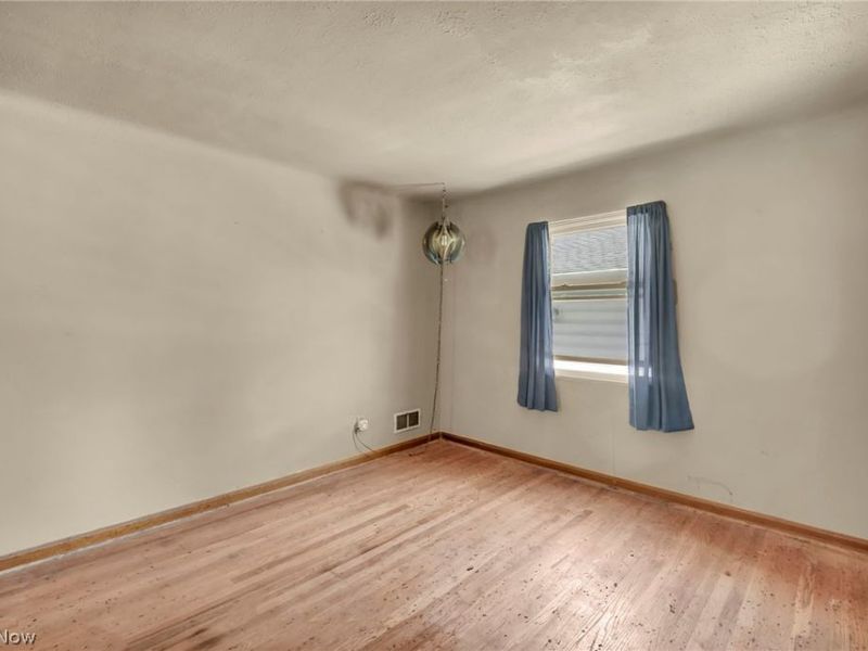 2911 North Avenue, Parma, OH 44134 Photo 8