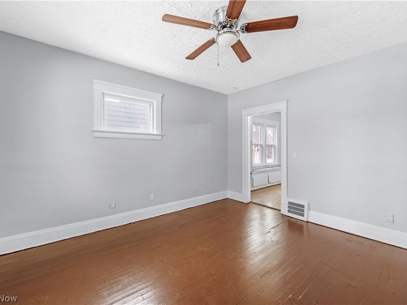 3978 E 55th Street, Newburgh Heights, OH 44105 Photo 4