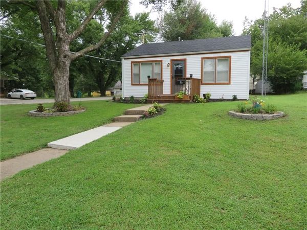 301 Oak Street, Valley Falls, KS 66088