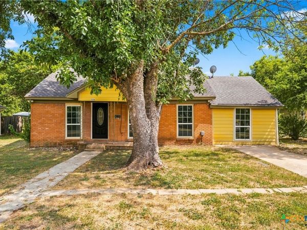 1126 W 7th Street , McGregor, TX 76657