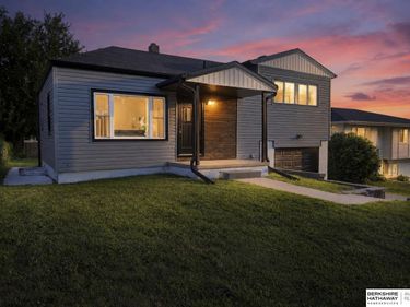 5215 P Street, Omaha, NE 68117