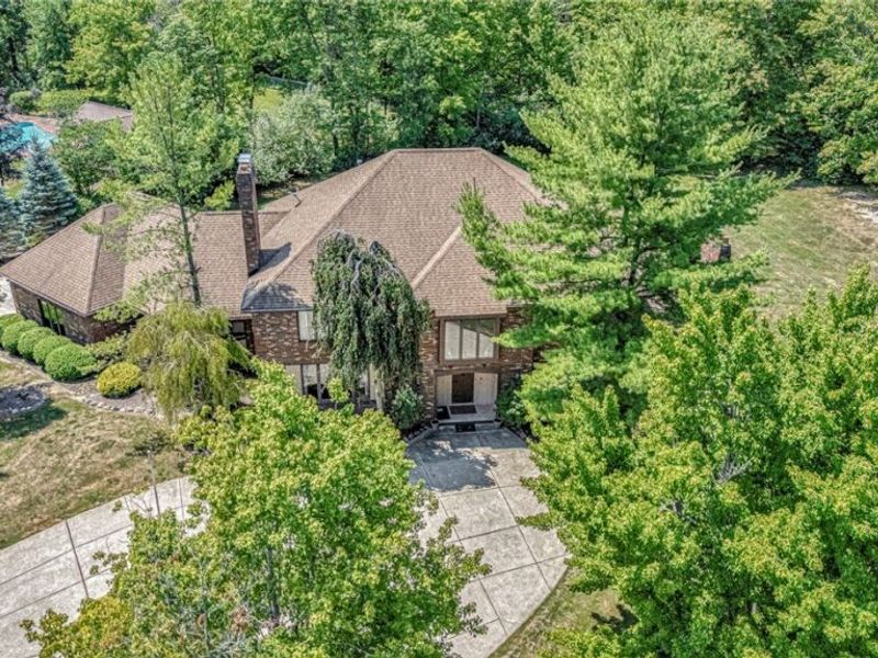 10 Woodburn Drive, Moreland Hills, OH 44022 Photo 1