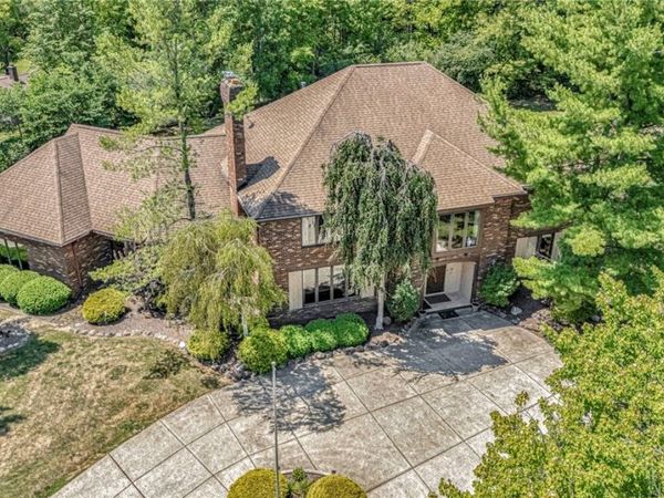 10 Woodburn Drive, Moreland Hills, OH 44022