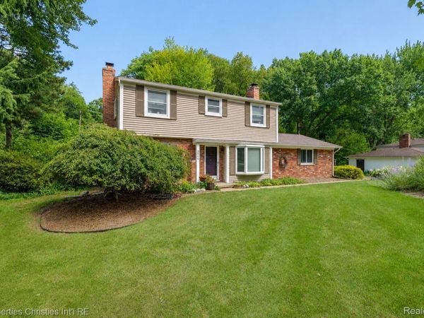 3560 Beach Road , Troy, Mi 48084