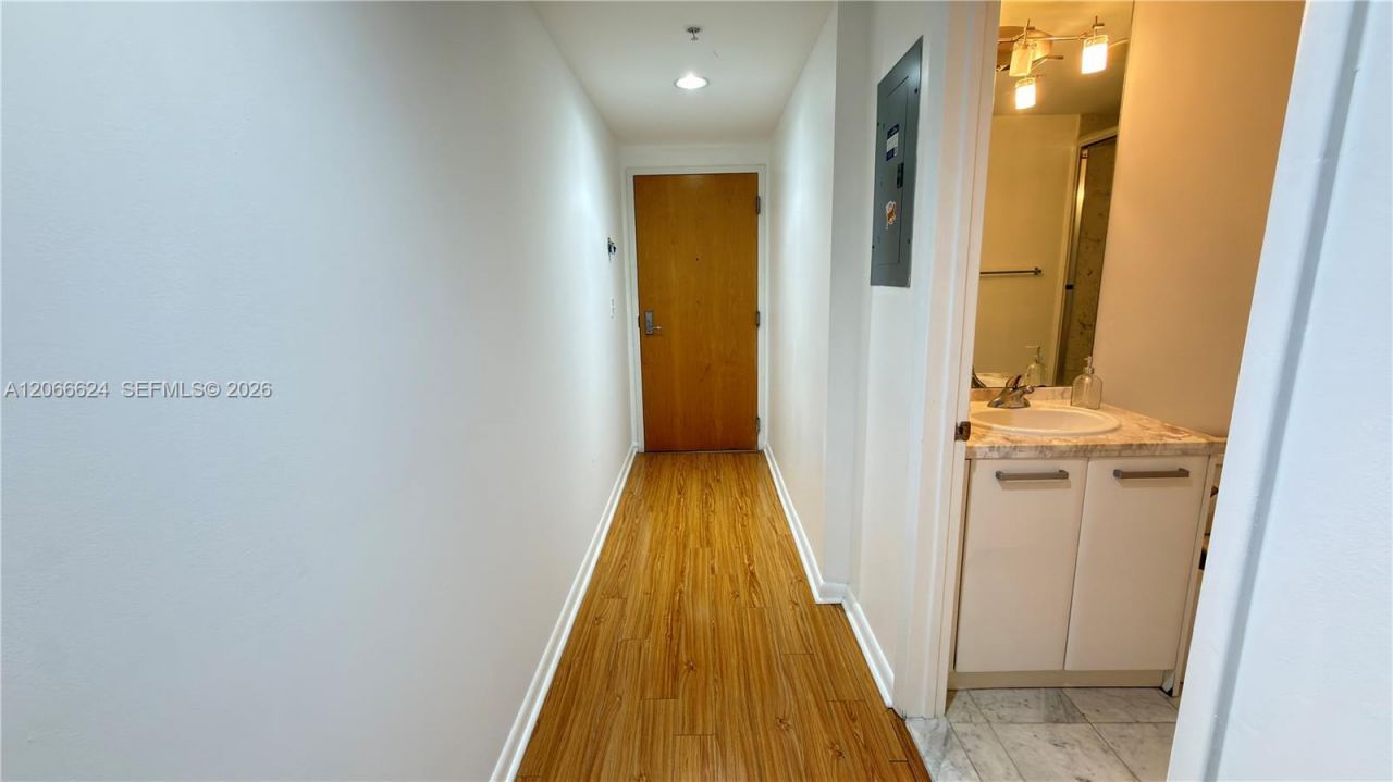 244 Biscayne Blvd, Unit 808, Miami, FL 33132 Photo