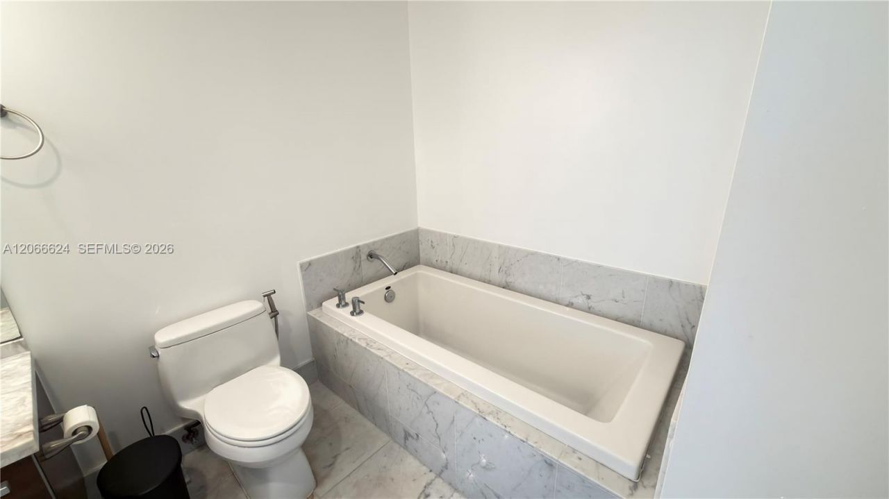 244 Biscayne Blvd, Unit 808, Miami, FL 33132 Photo