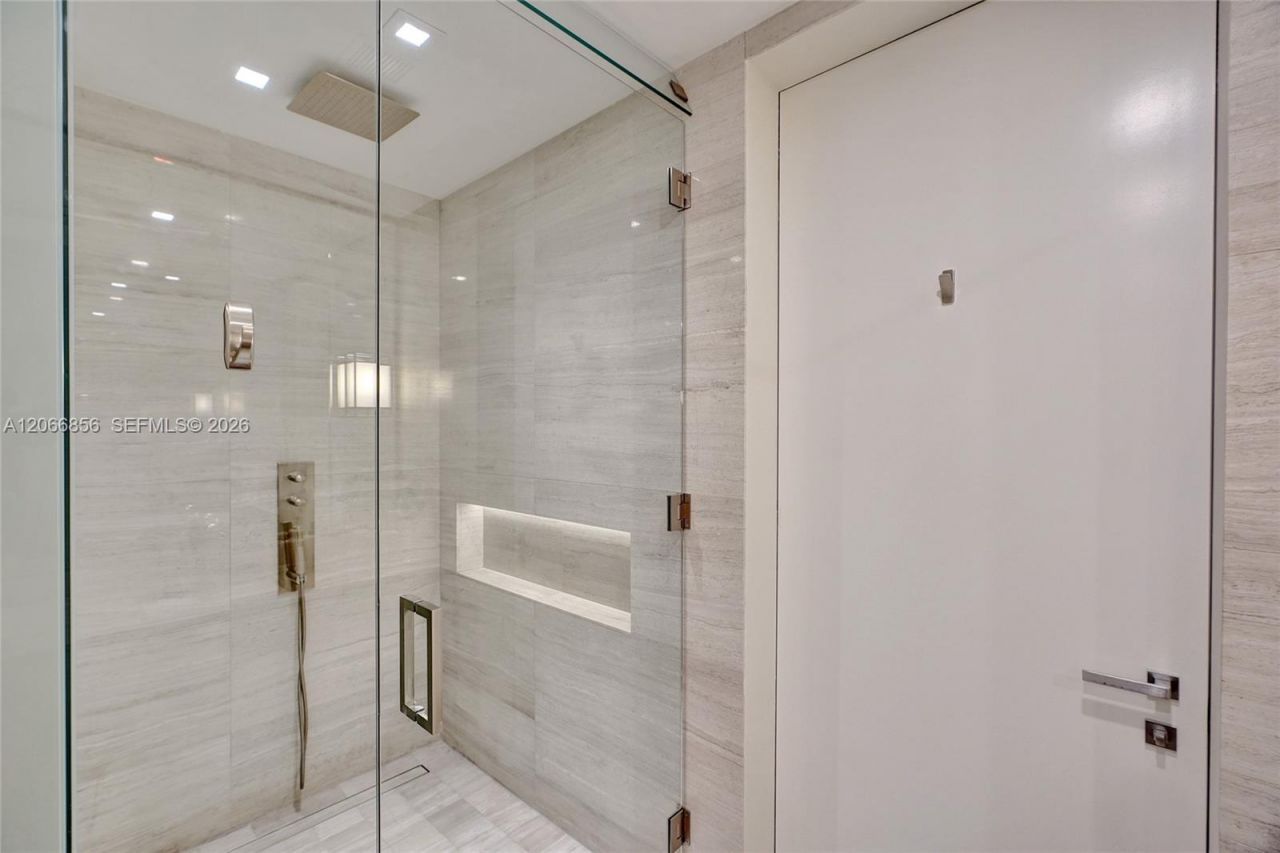 18975 Collins Ave , Unit 2303, Sunny Isles Beach, FL 33160 Photo