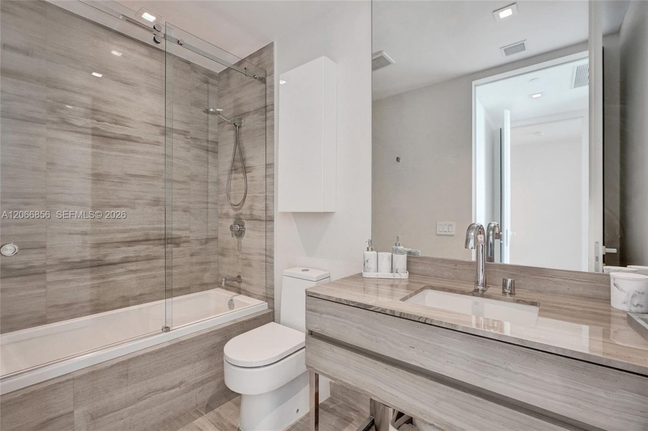 18975 Collins Ave , Unit 2303, Sunny Isles Beach, FL 33160 Photo
