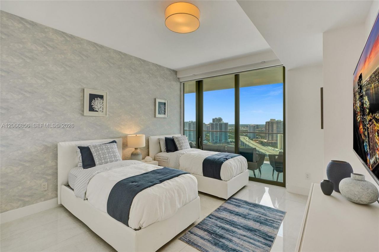18975 Collins Ave , Unit 2303, Sunny Isles Beach, FL 33160 Photo