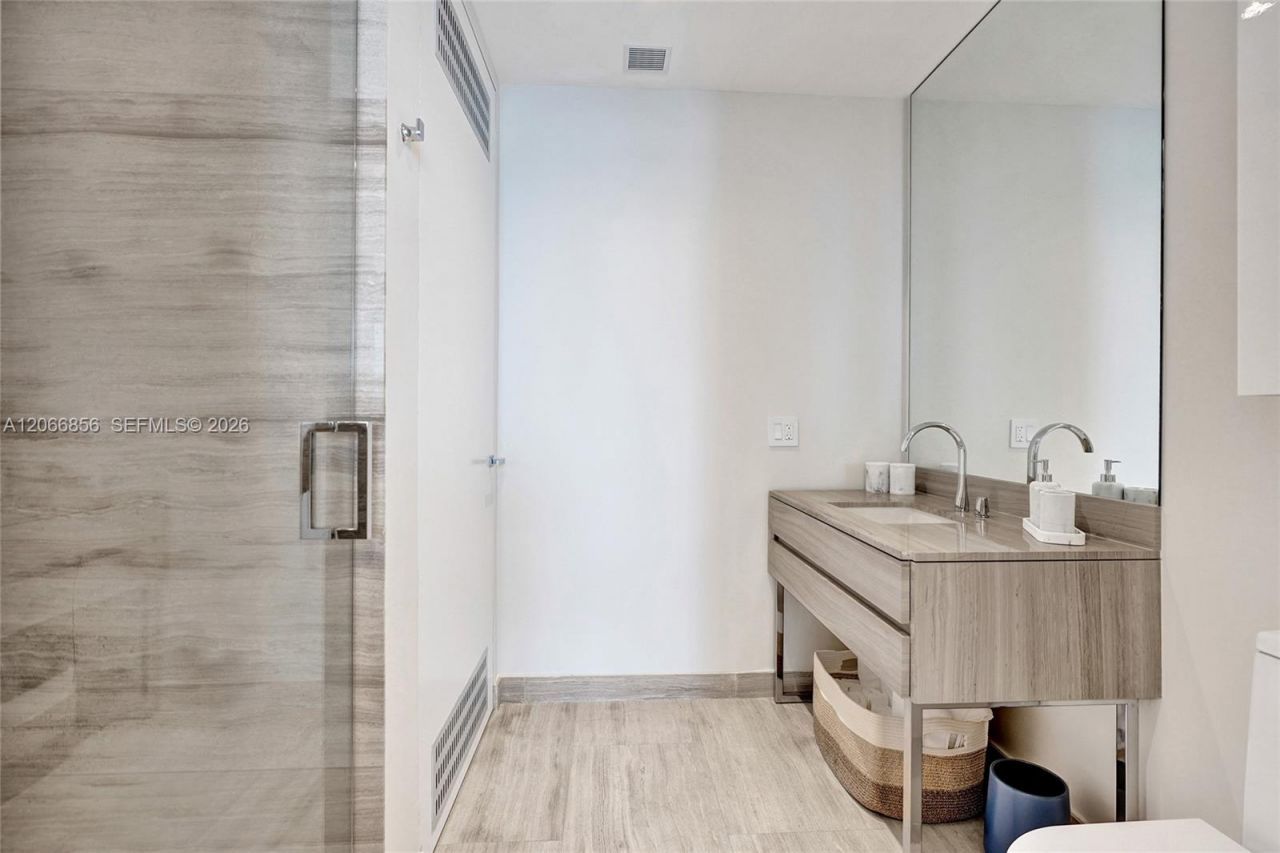 18975 Collins Ave , Unit 2303, Sunny Isles Beach, FL 33160 Photo