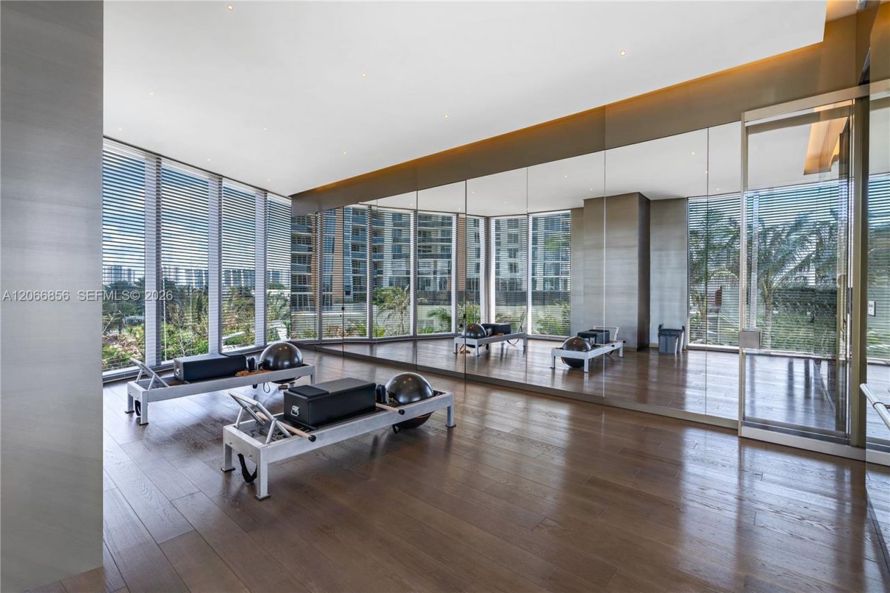 18975 Collins Ave , Unit 2303, Sunny Isles Beach, FL 33160 Photo