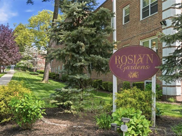25 Edwards Street , Unit 2 E, Roslyn Heights, NY 11576