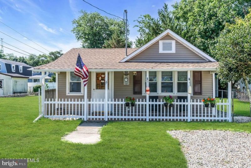 16 E Long Branch Avenue, Ocean Gate, NJ 08740 Main Photo