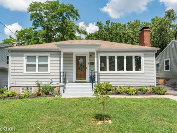 1515 Hill Avenue , Wheaton, IL 60187