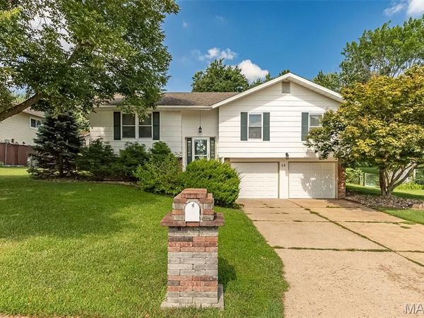 12 Spring Wood Drive , St Peters, MO 63376