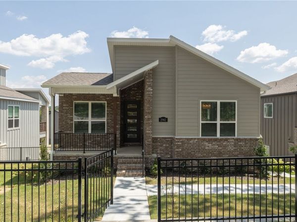2942 N Old Wire Road , Fayetteville, AR 72703