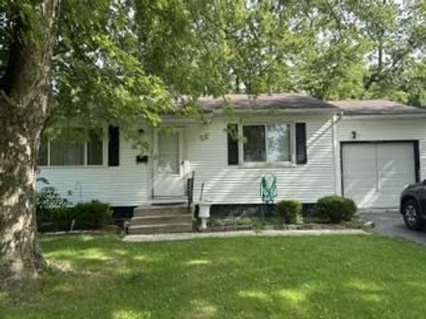 1327 Essex Drive, Lima, OH 45804