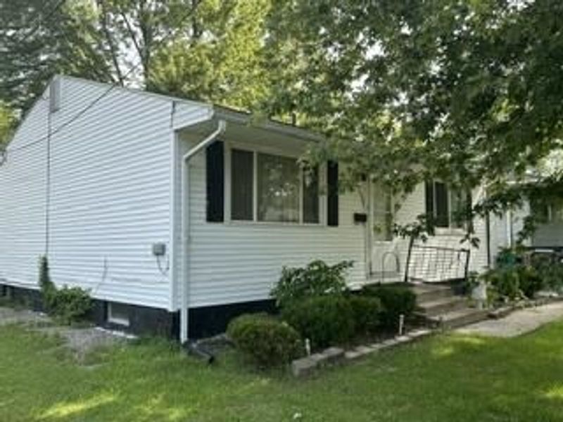 1327 Essex Drive, Lima, OH 45804 Photo 2