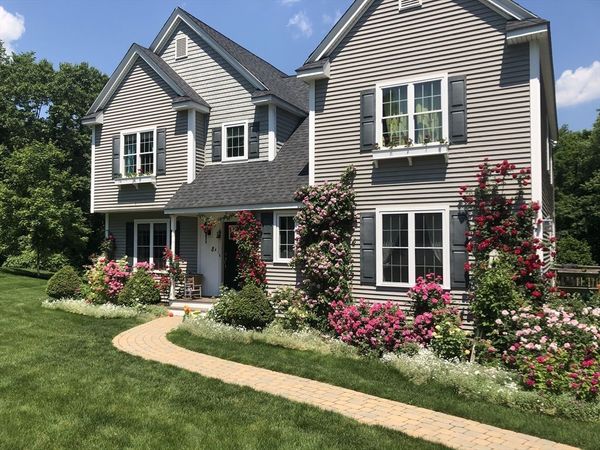 8A Maple St, Unit 1, Southborough, MA 01745