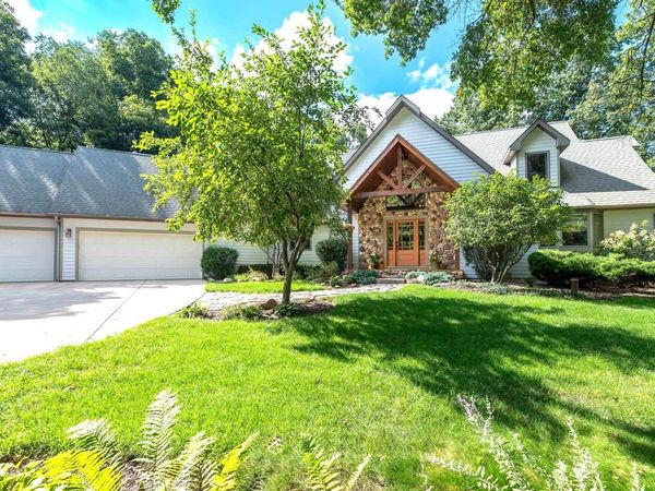 N6433 Horse Hollow LANE, Burlington, WI 53105