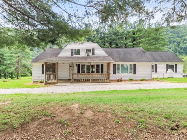 138 Weaver DR , Elliston, VA 24087