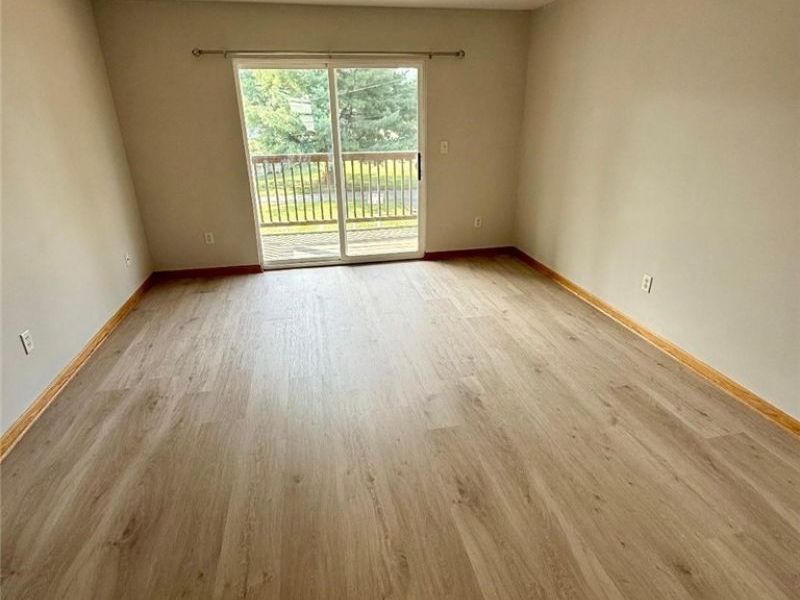 77 W Wood Street, Unit 4, Lowellville, OH 44436 Photo 2