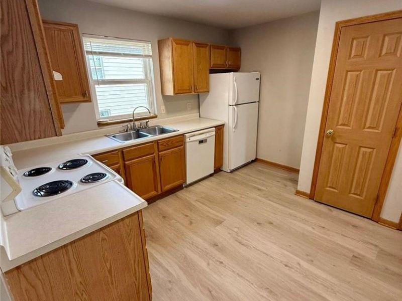 77 W Wood Street, Unit 4, Lowellville, OH 44436 Photo 4