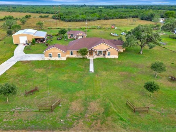 1207 Friar Rd , Cuero, TX 77954