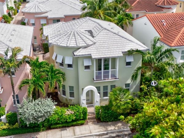 1749 NE 9th St , Fort Lauderdale, FL 33304