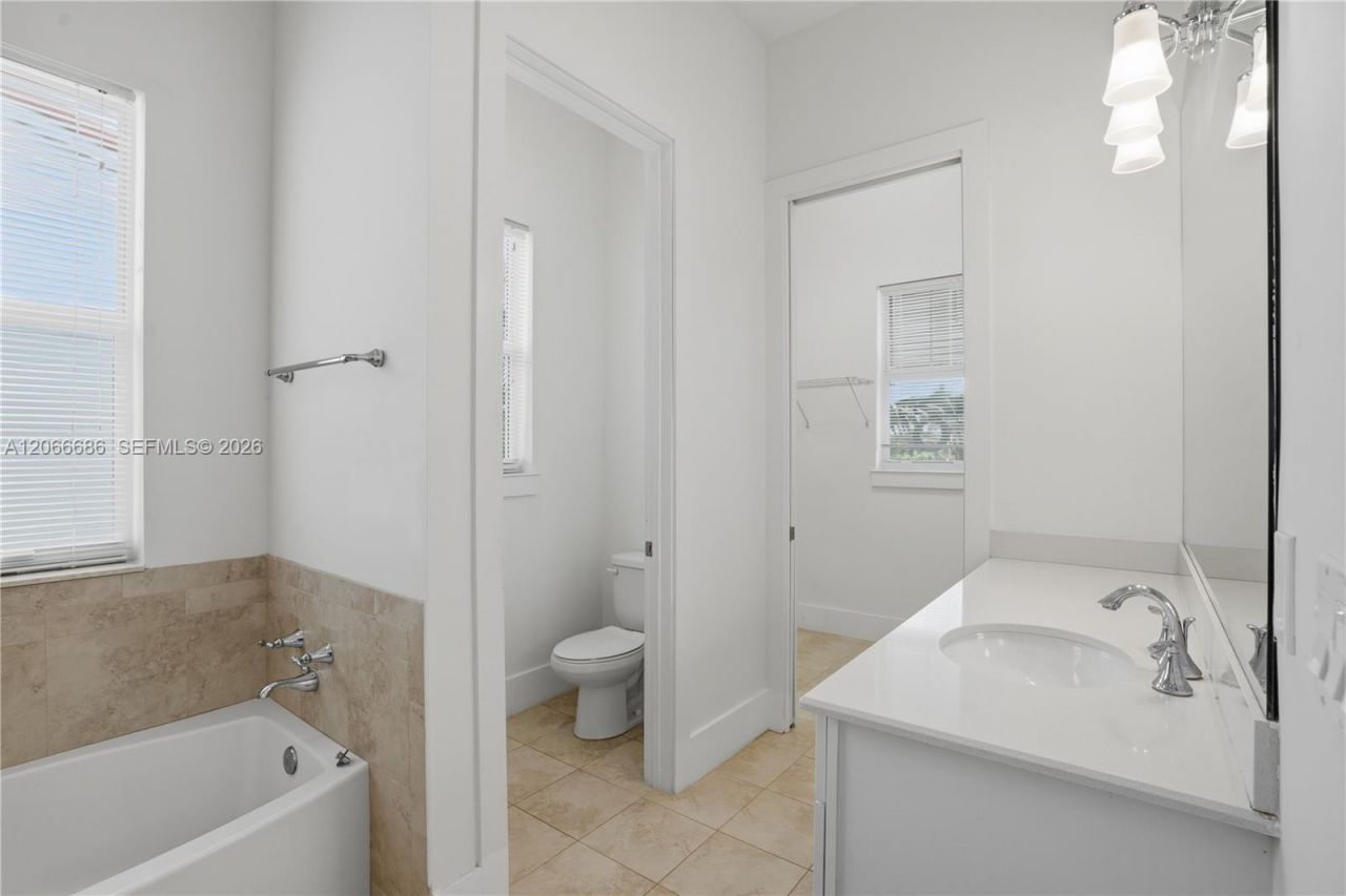1749 NE 9th St , Fort Lauderdale, FL 33304 Photo