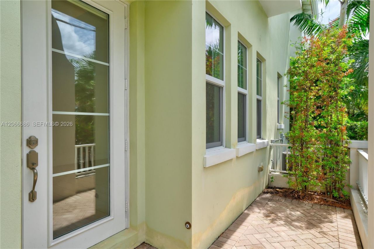 1749 NE 9th St , Fort Lauderdale, FL 33304 Photo
