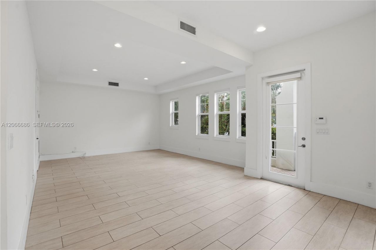 1749 NE 9th St , Fort Lauderdale, FL 33304 Photo