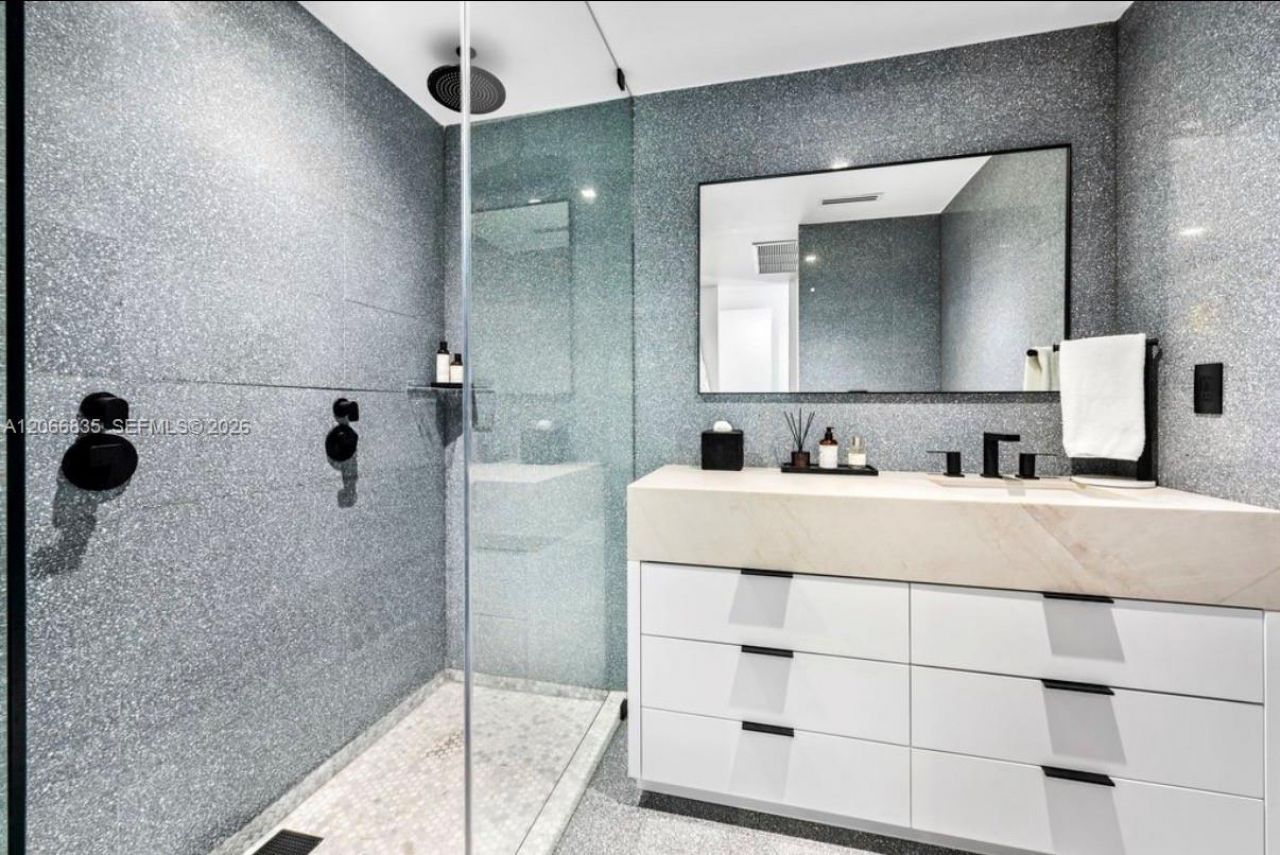 5711 Michelangelo St , Coral Gables, FL 33146 Photo