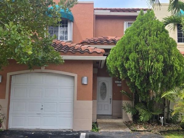 17370 NW 69th Ct , Unit 305, Hialeah, FL 33015