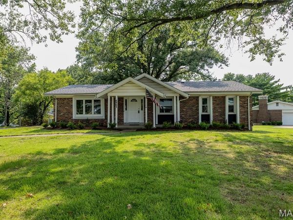6903 Singingwood Lane , Oakville, MO 63129