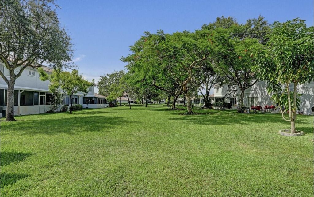 552 NW 208th Terrace, Pembroke Pines, FL 33029 Photo