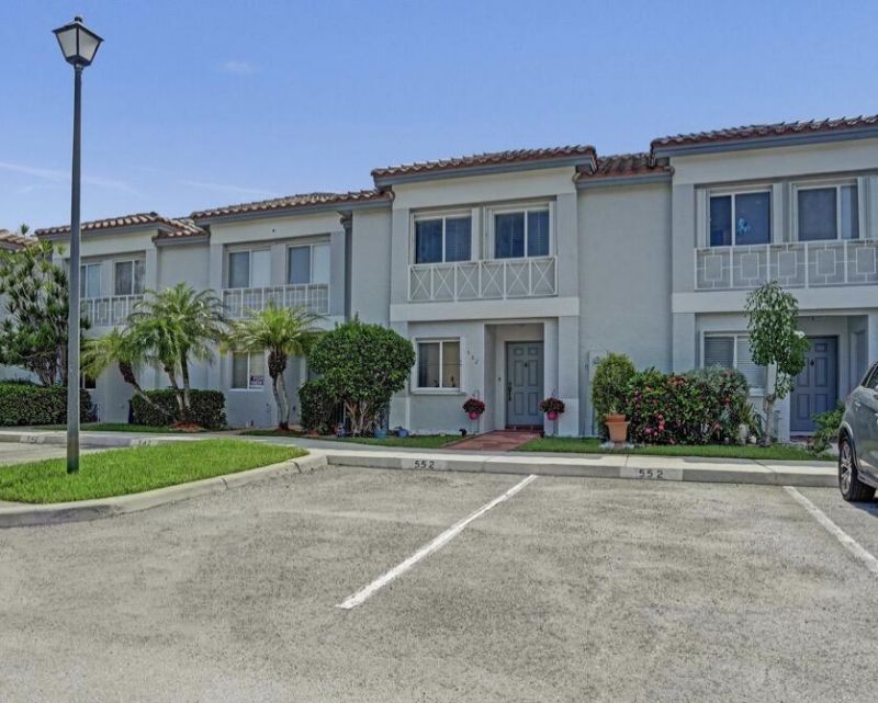 552 NW 208th Terrace, Pembroke Pines, FL 33029 Photo
