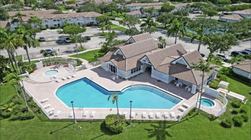 552 NW 208th Terrace, Pembroke Pines, FL 33029 Photo