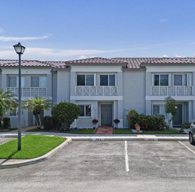 552 NW 208th Terrace, Pembroke Pines, FL 33029 Photo