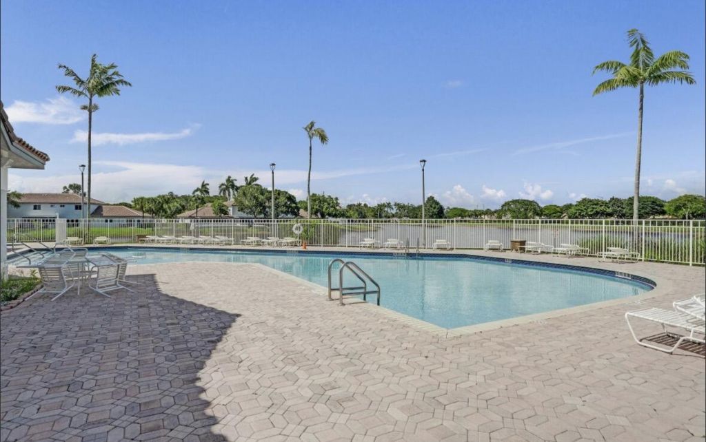 552 NW 208th Terrace, Pembroke Pines, FL 33029 Photo