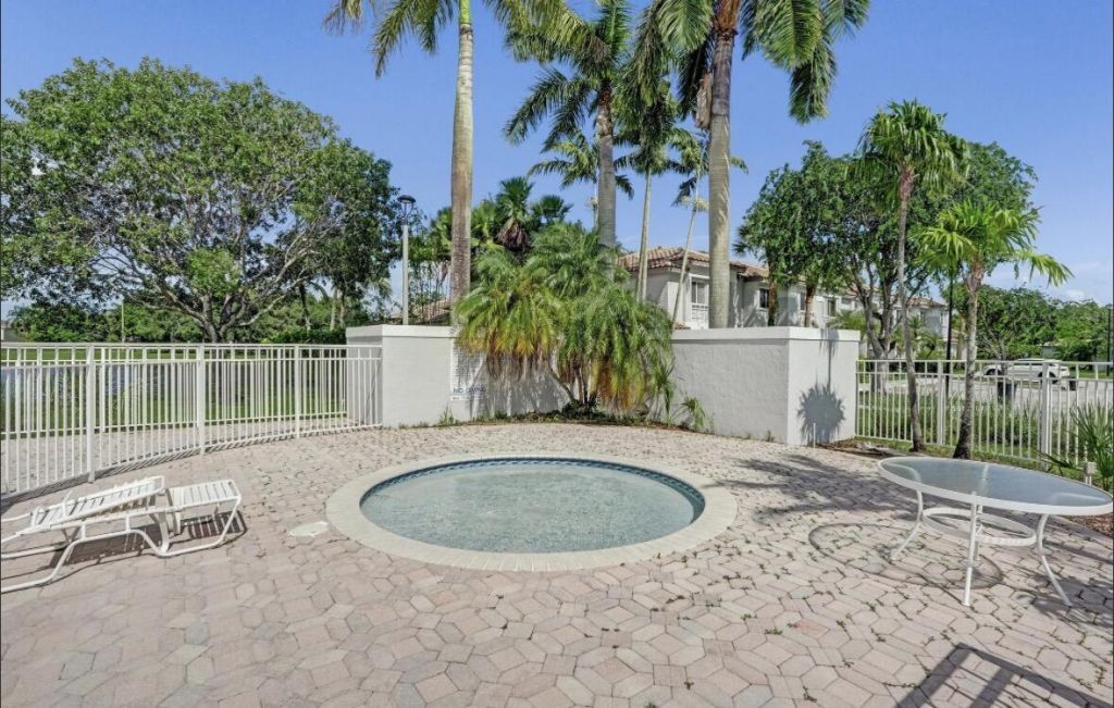 552 NW 208th Terrace, Pembroke Pines, FL 33029 Photo